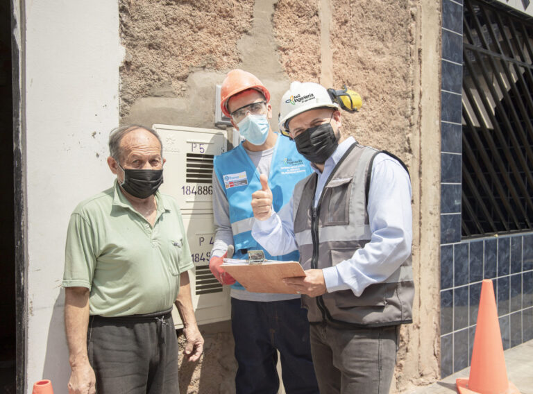 Equipo de A&G Ingeniería en una instalación residencial